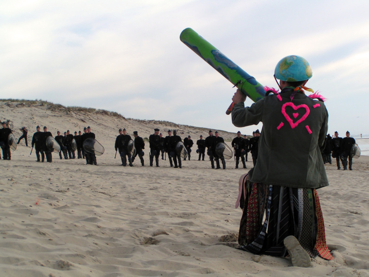 Armas silenciosas para guerras tranquilas Armas silenciosas para guerras tranquilas