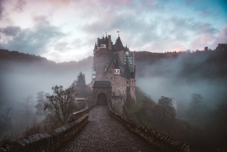 Los Siete Caminantes y el Castillo de la Niebla