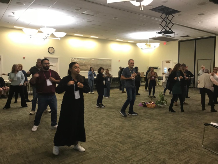 Solo hacen falta 23 hormigas para hacer un hormiguero Solo hacen falta 23 hormigas para hacer un hormiguero