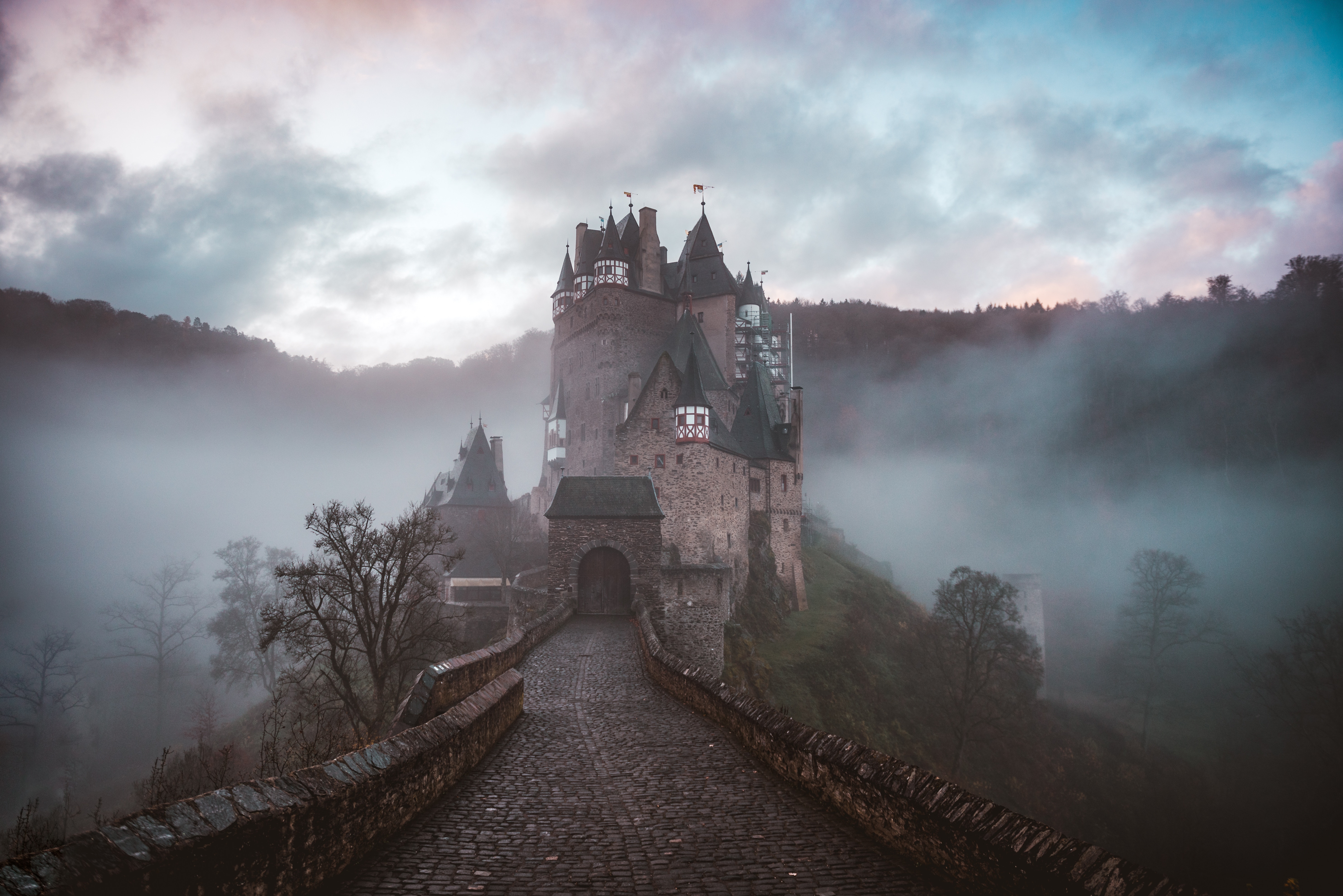 Los Siete Caminantes y el Castillo de la Niebla